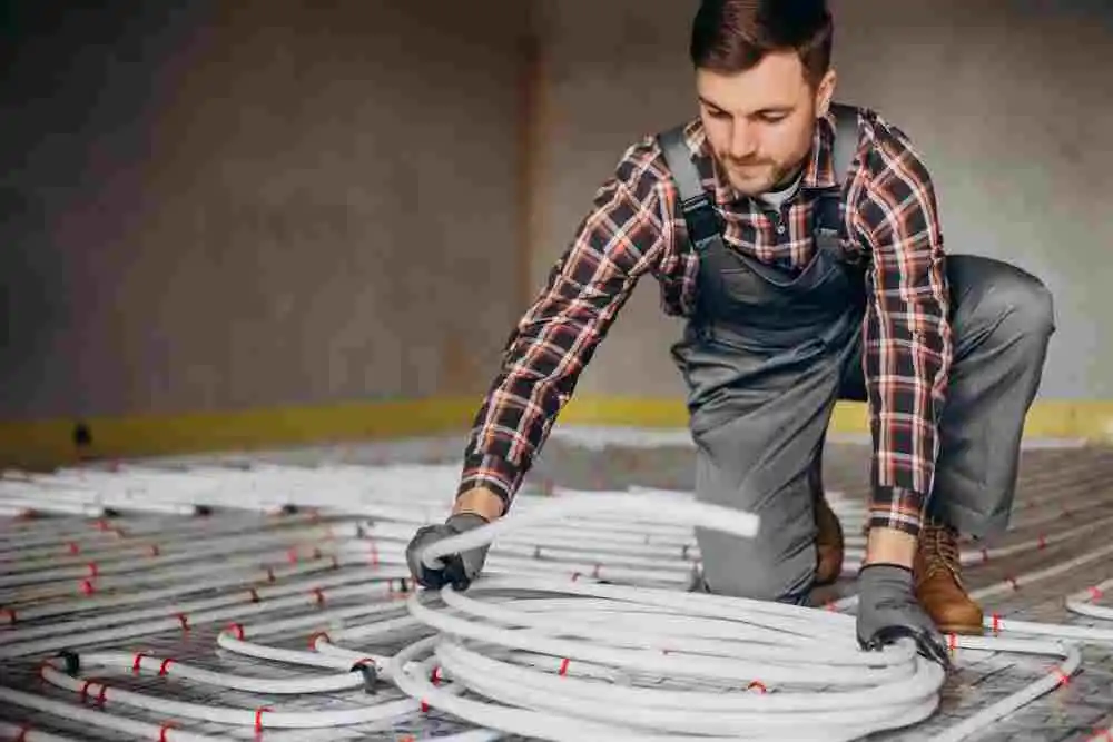 Heizungsrohre im Neubau